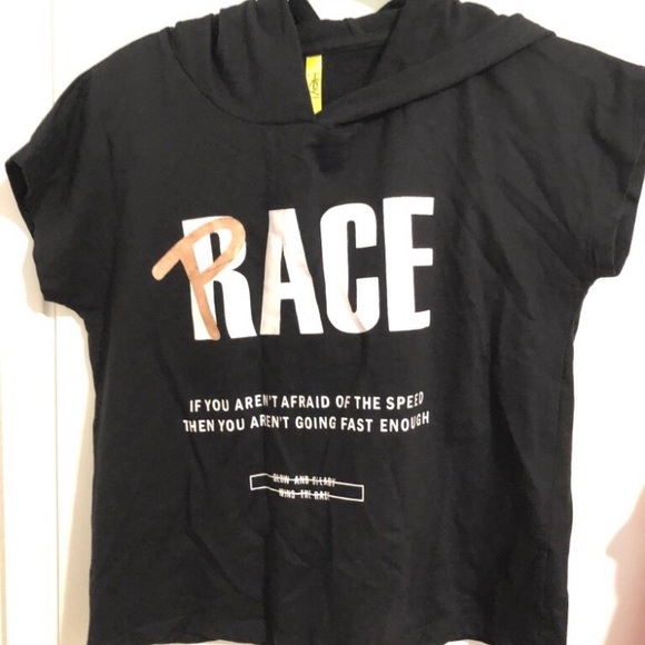 Tops and dresses. - Picture 5 of 6